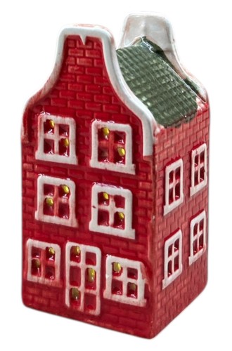 Domek ceramiczny czerwony LED 6x6x9cm